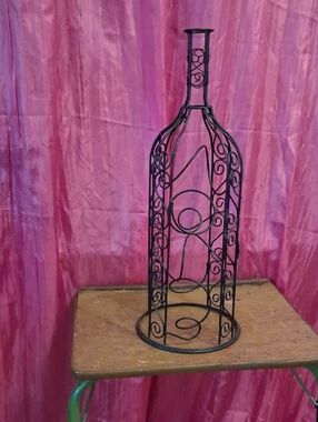 Wrought Iron Bottle-Shaped Wine Rack - Black